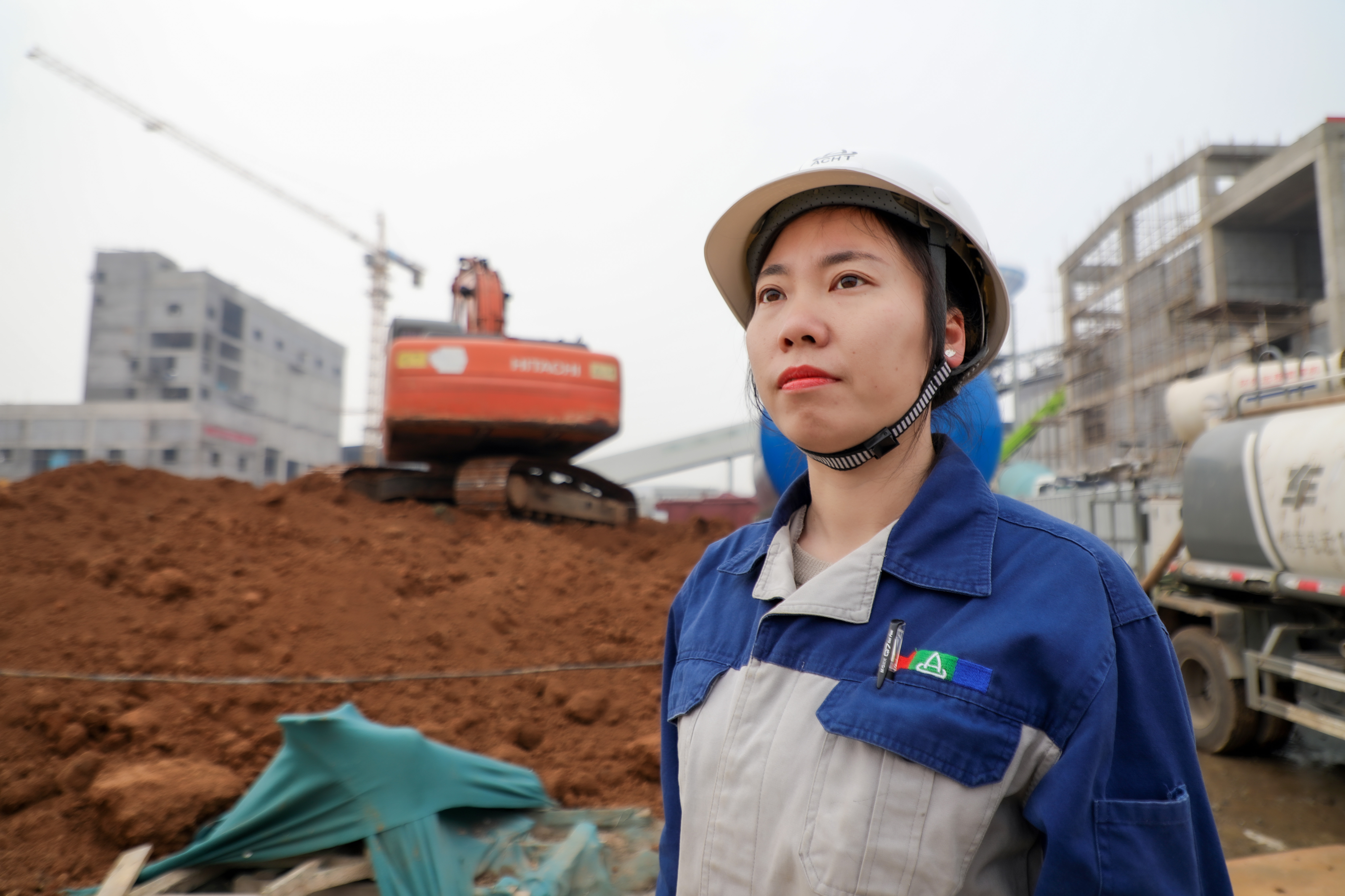 安彩“她”力量｜余艷梅：每當(dāng)想起她，梅花便落滿了南山