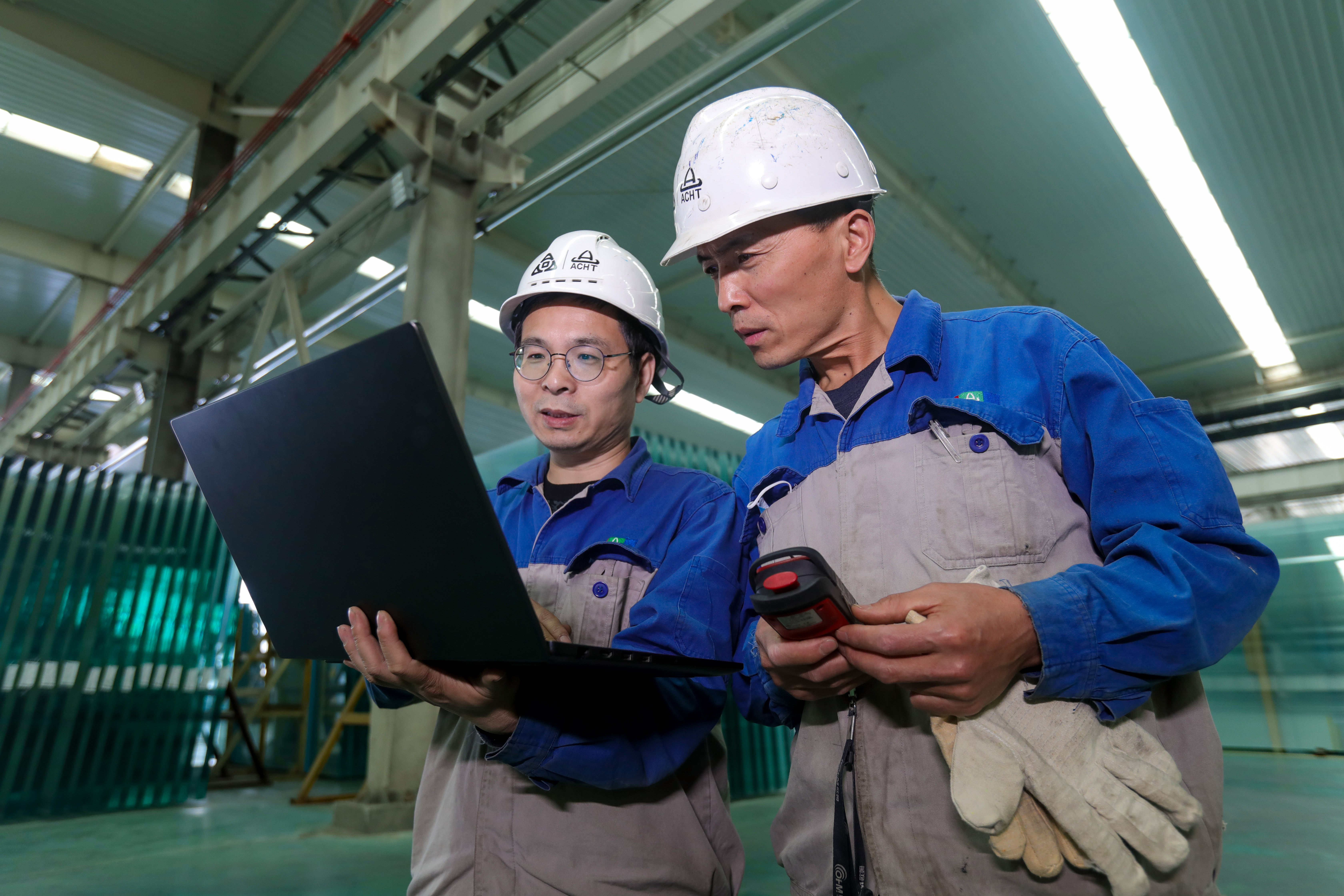 安陽市工人先鋒號:光熱科技設備維修車間整備系