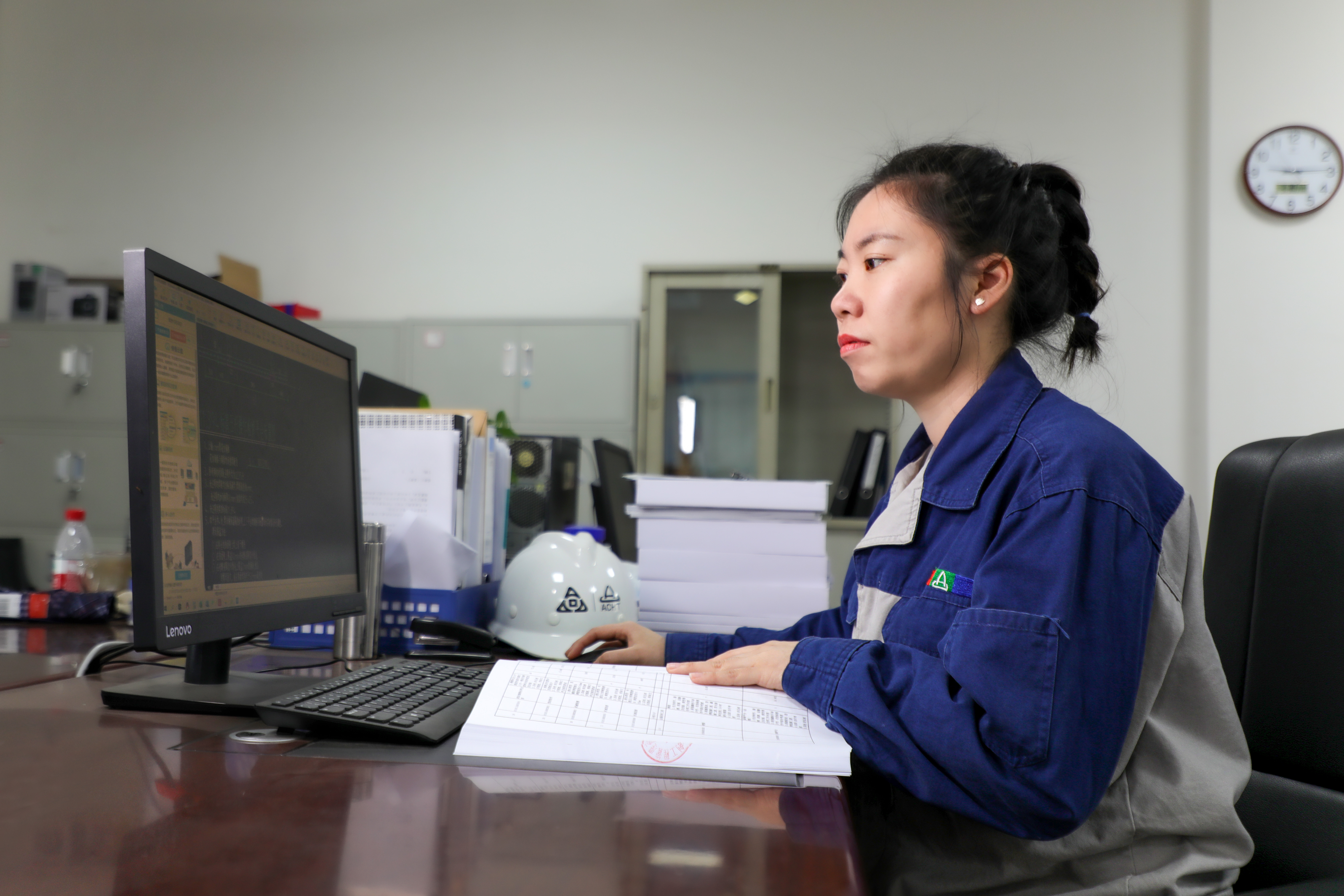 安彩“她”力量｜余艷梅：每當(dāng)想起她，梅花便落滿了南山