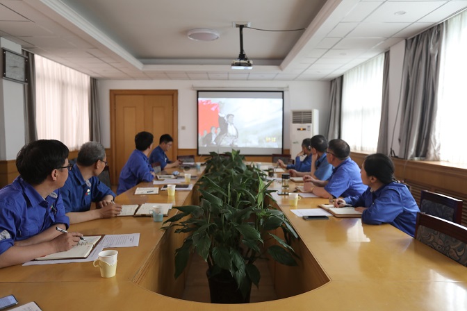 安彩朗朗讀書處，夏木蔭蔭正可人——安彩高科舉辦首期黨史學(xué)習(xí)教育專題讀書班