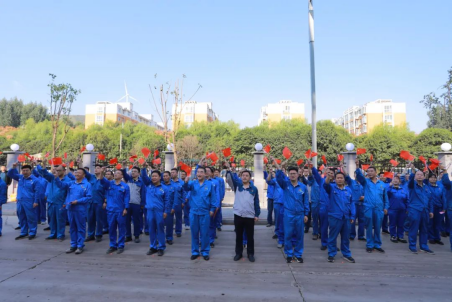 凝心聚力謀發展，砥礪奮進向未來——許昌安彩舉行國慶升國旗儀式